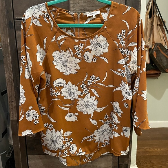 Crescent Tops - ❗️Burnt orange blouse